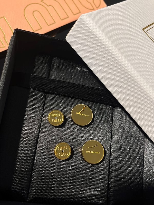 미우미우 에나멜 메탈 귀걸이 [매장가 44만원대]