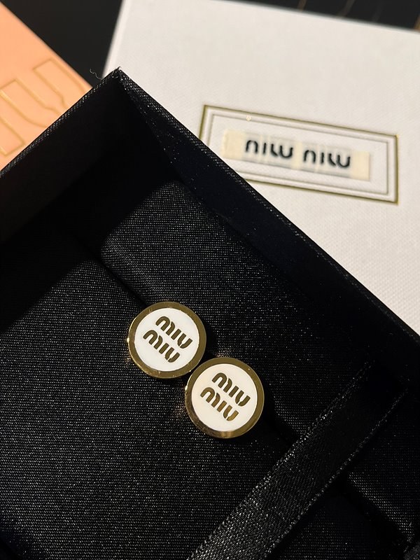 미우미우 에나멜 메탈 귀걸이 [매장가 44만원대]