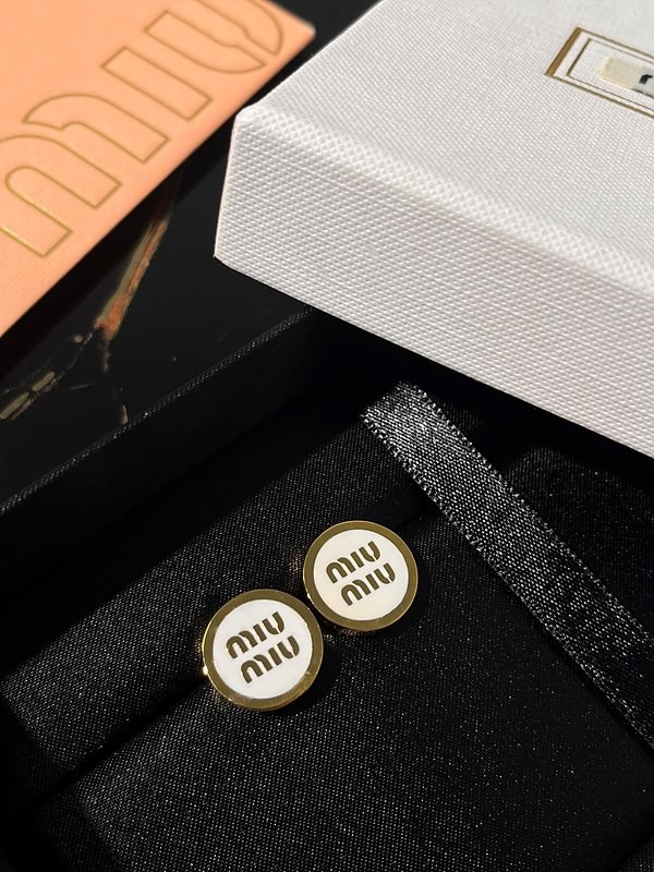 미우미우 에나멜 메탈 귀걸이 [매장가 44만원대]