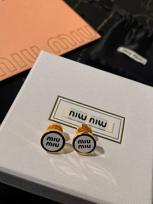 미우미우 에나멜 메탈 귀걸이 [매장가 44만원대]