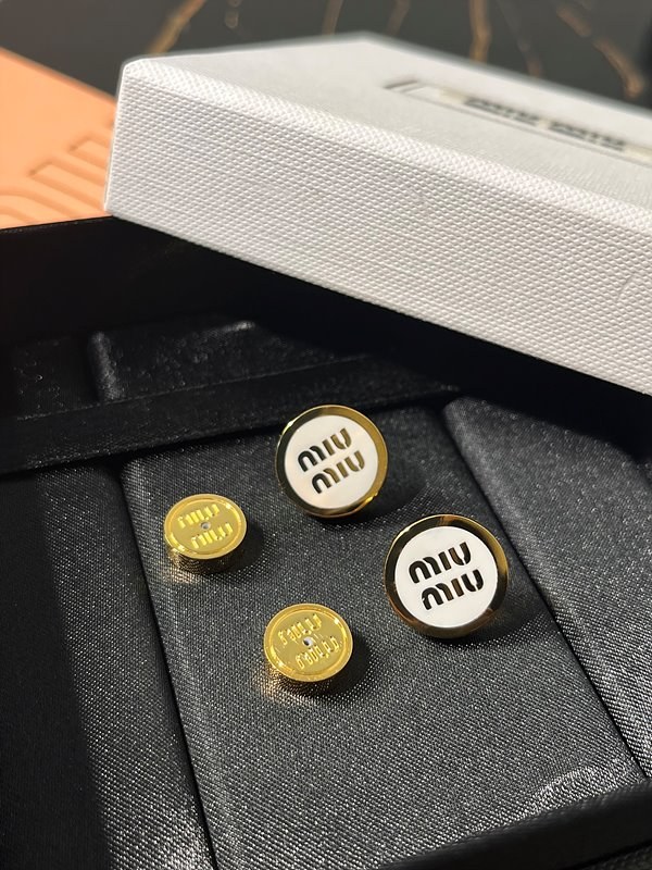 미우미우 에나멜 메탈 귀걸이 [매장가 44만원대]