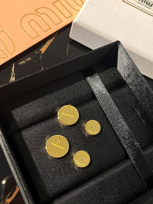 미우미우 에나멜 메탈 귀걸이 [매장가 44만원대]