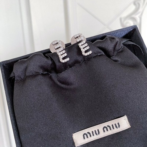 미우미우 크리스털 장식 메탈 귀걸이 [매장가 63만원대]