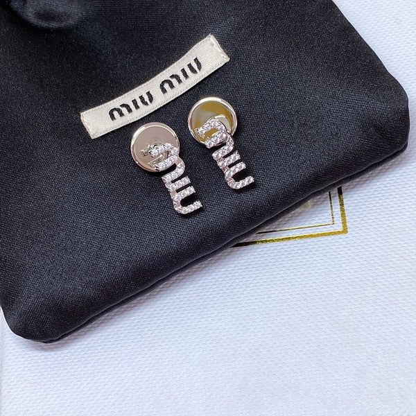 미우미우 크리스털 장식 메탈 귀걸이 [매장가 63만원대]