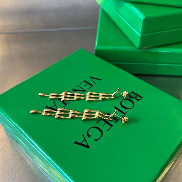 보테가베네타 사르딘 이어링 [매장가 133만원대]