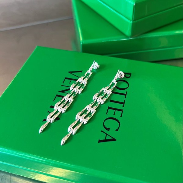 보테가베네타 사르딘 이어링 [매장가 133만원대]