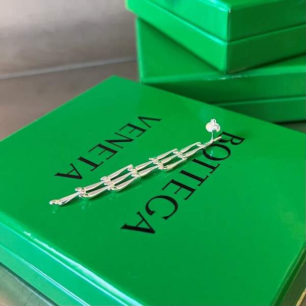 보테가베네타 사르딘 이어링 [매장가 133만원대]