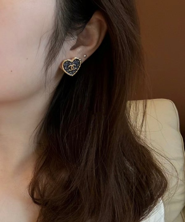 샤넬 하트 귀걸이 [매장가 138만원대]