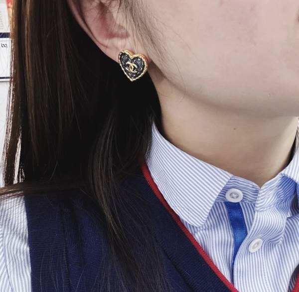 샤넬 하트 귀걸이 [매장가 138만원대]