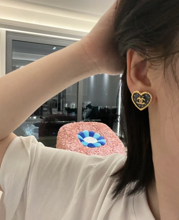 샤넬 하트 귀걸이 [매장가 138만원대]