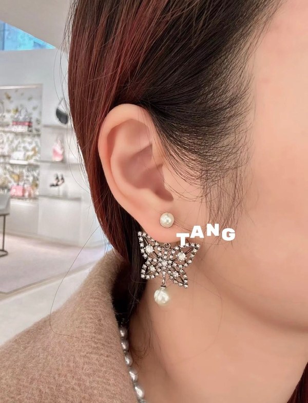 디올 나비 진주 귀걸이 [매장가 180만원대]