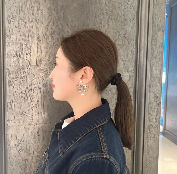 디올 나비 진주 귀걸이 [매장가 180만원대]