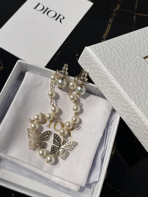 디올 롱 나비 귀걸이 [매장가 180만원대]