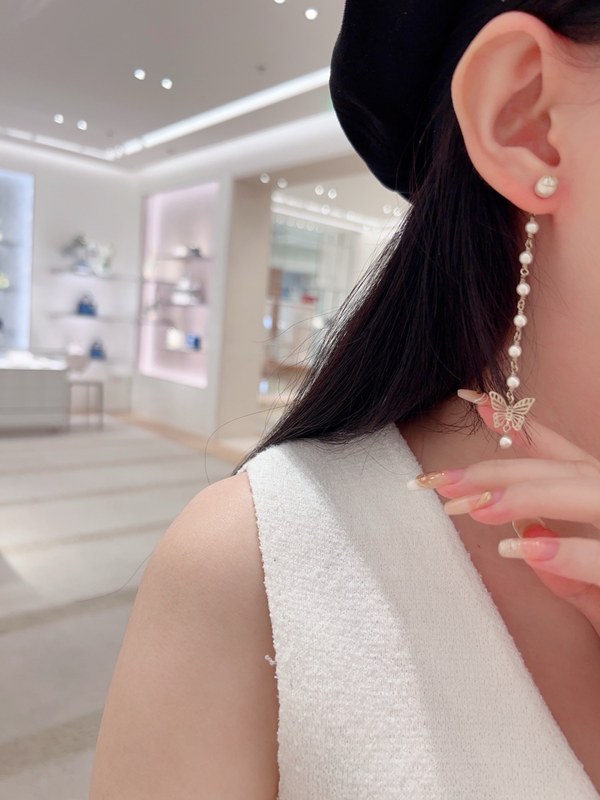 디올 롱 나비 귀걸이 [매장가 180만원대]