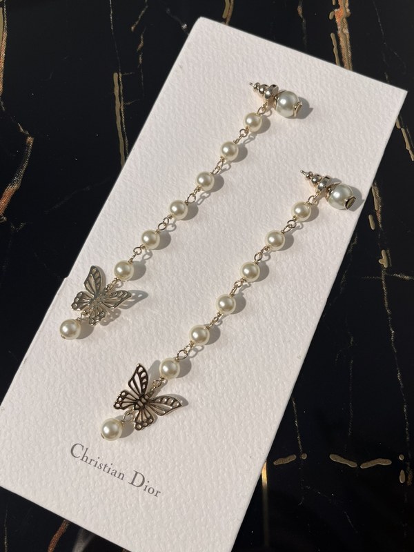 디올 롱 나비 귀걸이 [매장가 180만원대]