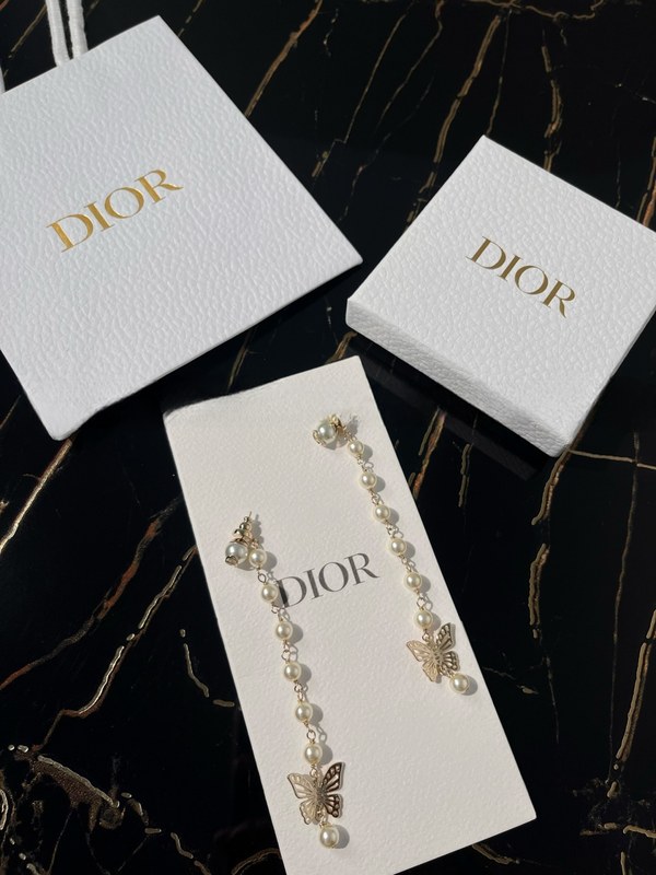 디올 롱 나비 귀걸이 [매장가 180만원대]