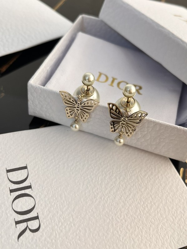 디올 나비 귀걸이 [매장가 180만원대]