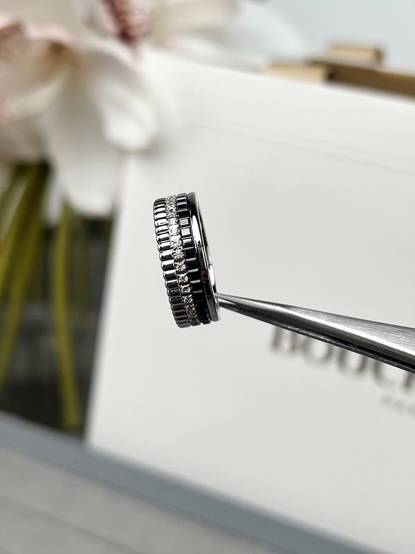 부쉐론 콰트로 블랙 에디션 스몰 링 [매장가 480만원대]