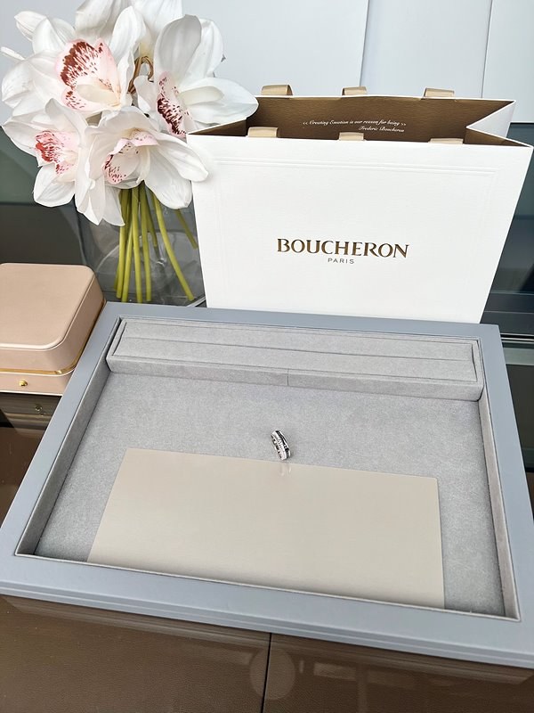 부쉐론 콰트로 블랙 에디션 스몰 링 [매장가 480만원대]