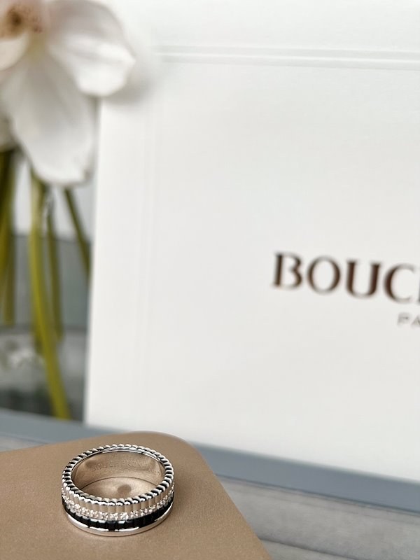 부쉐론 콰트로 블랙 에디션 스몰 링 [매장가 480만원대]