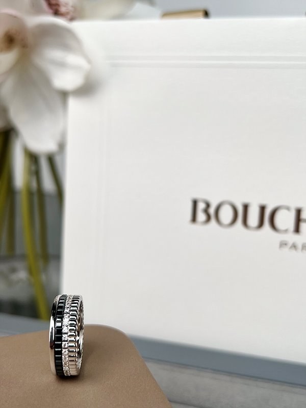 부쉐론 콰트로 블랙 에디션 스몰 링 [매장가 480만원대]