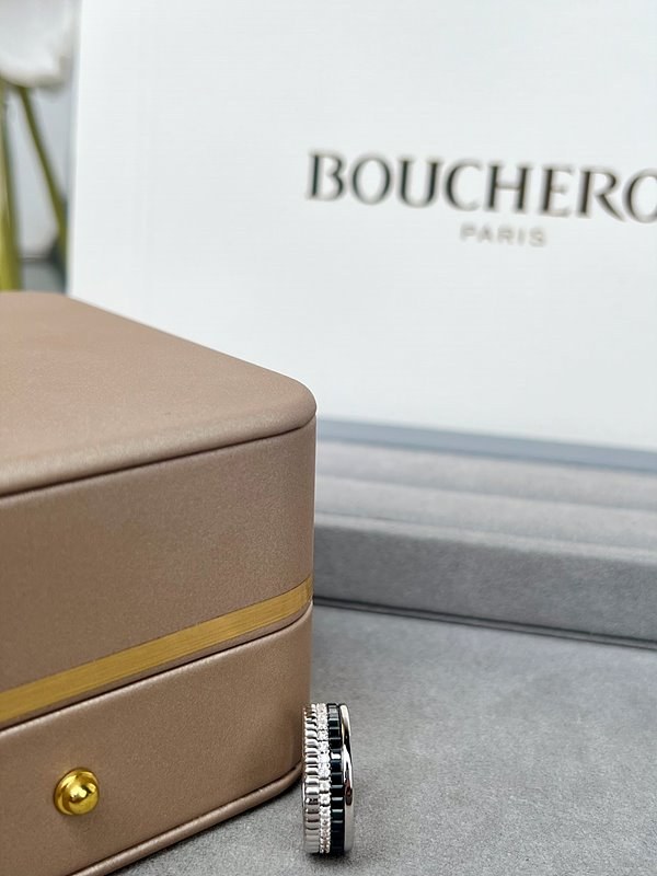 부쉐론 콰트로 블랙 에디션 스몰 링 [매장가 480만원대]