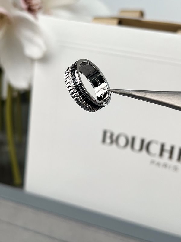 부쉐론 콰트로 블랙 에디션 스몰 링 [매장가 480만원대]