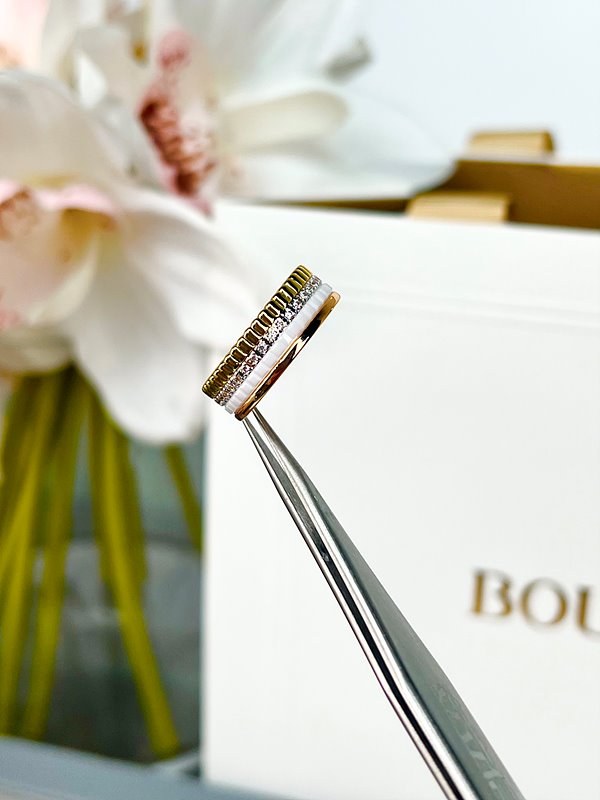 부쉐론 콰트로 화이트 에디션 스몰 링 [매장가 480만원대]