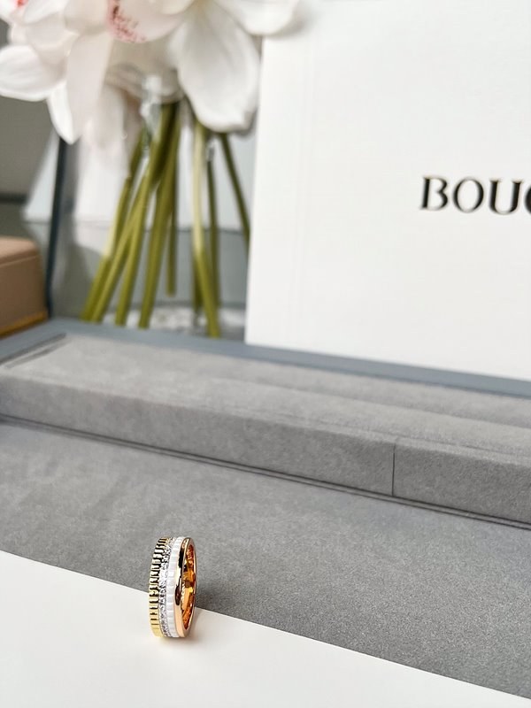 부쉐론 콰트로 화이트 에디션 스몰 링 [매장가 480만원대]