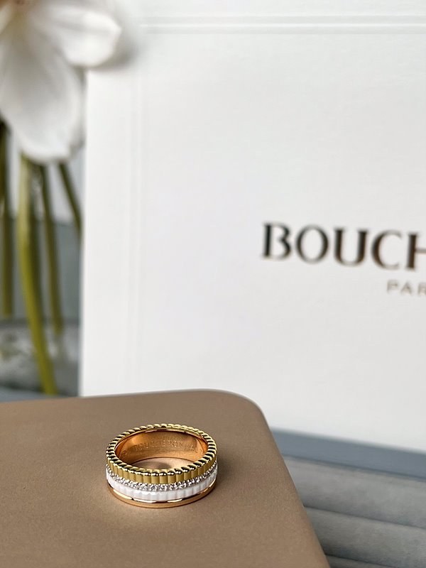 부쉐론 콰트로 화이트 에디션 스몰 링 [매장가 480만원대]