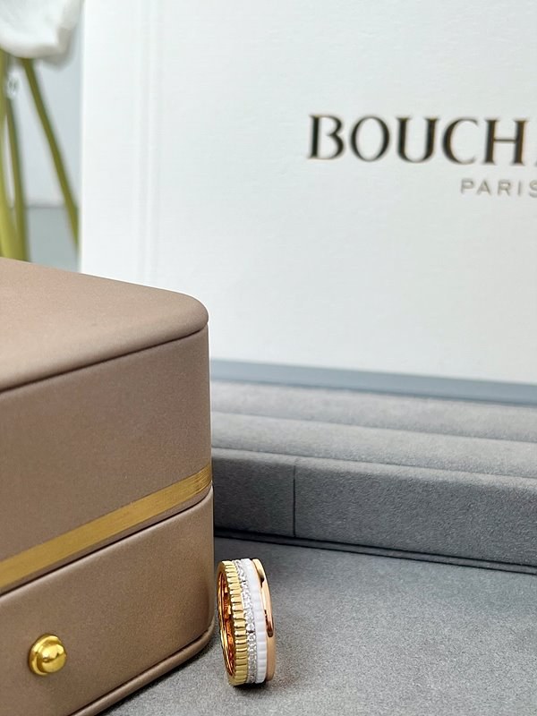 부쉐론 콰트로 화이트 에디션 스몰 링 [매장가 480만원대]