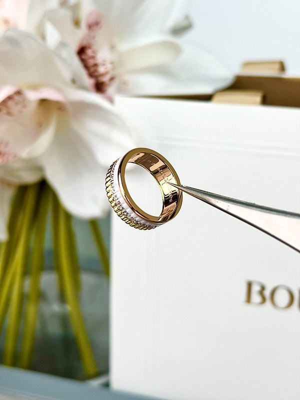 부쉐론 콰트로 화이트 에디션 스몰 링 [매장가 480만원대]