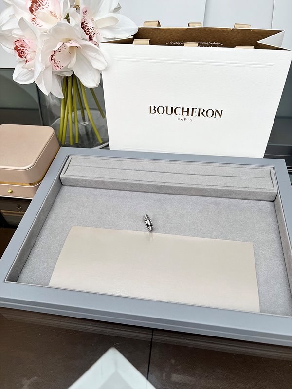 부쉐론 콰트로 블랙 에디션 웨딩 밴드 [매장가 762만원대]