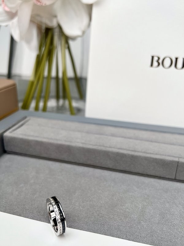 부쉐론 콰트로 블랙 에디션 웨딩 밴드 [매장가 762만원대]