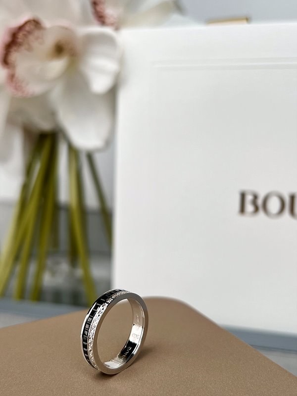 부쉐론 콰트로 블랙 에디션 웨딩 밴드 [매장가 762만원대]