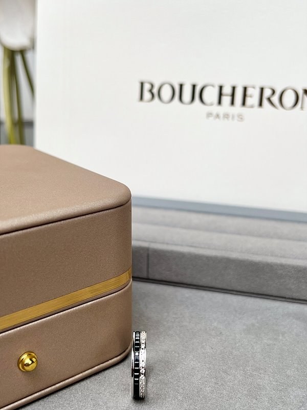 부쉐론 콰트로 블랙 에디션 웨딩 밴드 [매장가 762만원대]