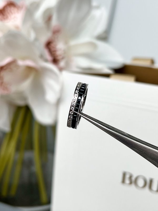 부쉐론 콰트로 블랙 에디션 웨딩 밴드 [매장가 762만원대]
