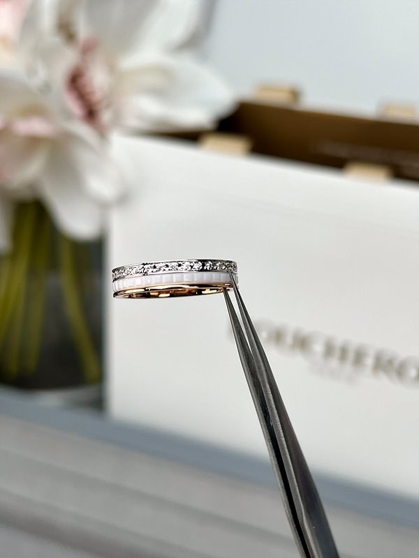 부쉐론 콰트로 화이트 에디션 웨딩 밴드 [매장가 678만원대]