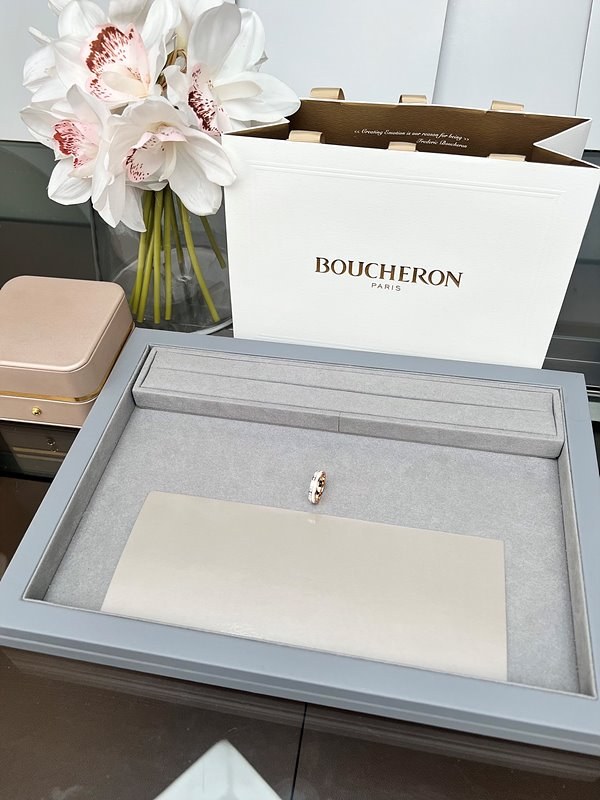 부쉐론 콰트로 화이트 에디션 웨딩 밴드 [매장가 678만원대]