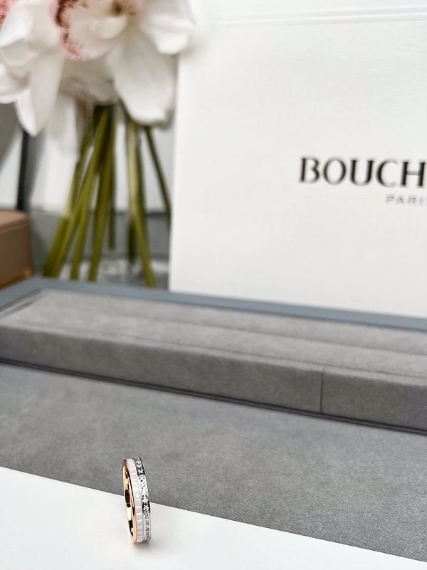 부쉐론 콰트로 화이트 에디션 웨딩 밴드 [매장가 678만원대]