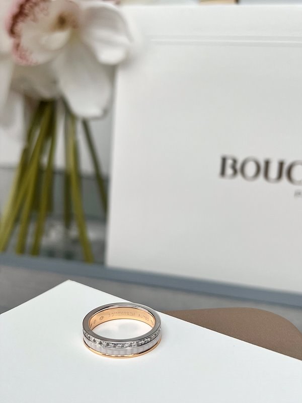 부쉐론 콰트로 화이트 에디션 웨딩 밴드 [매장가 678만원대]
