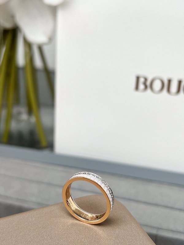 부쉐론 콰트로 화이트 에디션 웨딩 밴드 [매장가 678만원대]