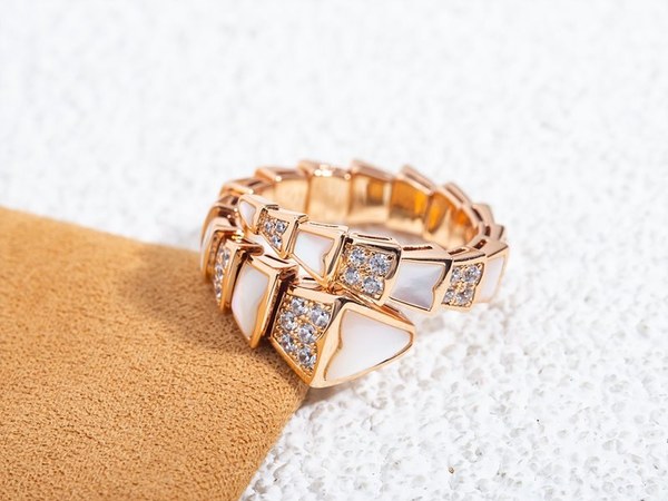 불가리 세르펜티 바이퍼 링