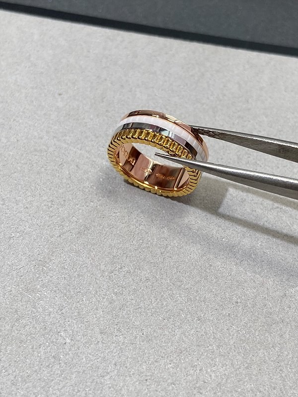 부쉐론 콰트로 화이트 에디션 스몰링 [매장가 577만원대]