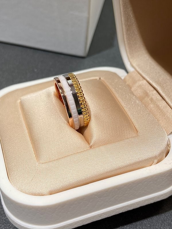 부쉐론 콰트로 화이트 에디션 스몰링 [매장가 577만원대]