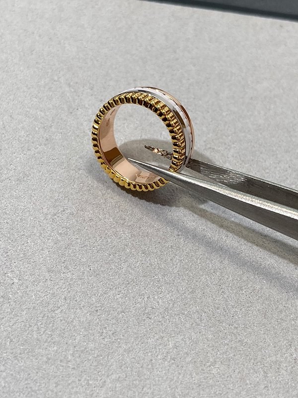 부쉐론 콰트로 화이트 에디션 스몰링 [매장가 577만원대]