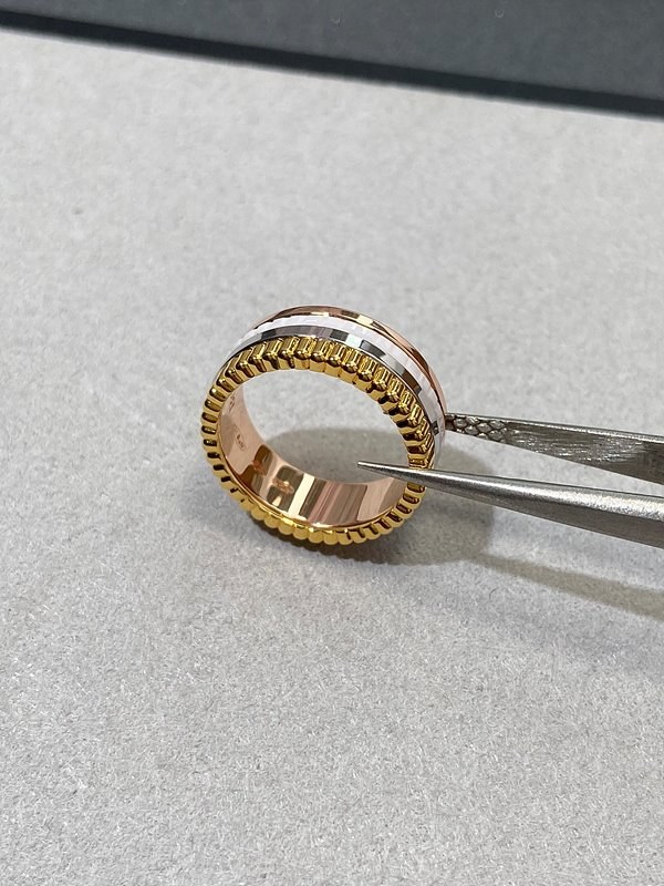 부쉐론 콰트로 화이트 에디션 스몰링 [매장가 577만원대]