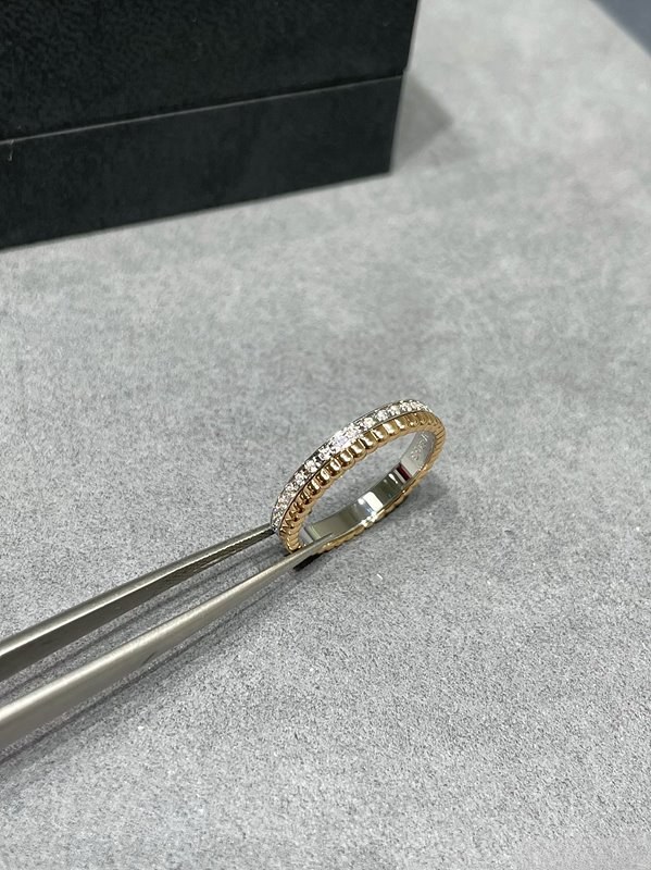 부쉐론 콰트로 레디언트 에디션 웨딩 밴드 2color [매장가 773만원대]