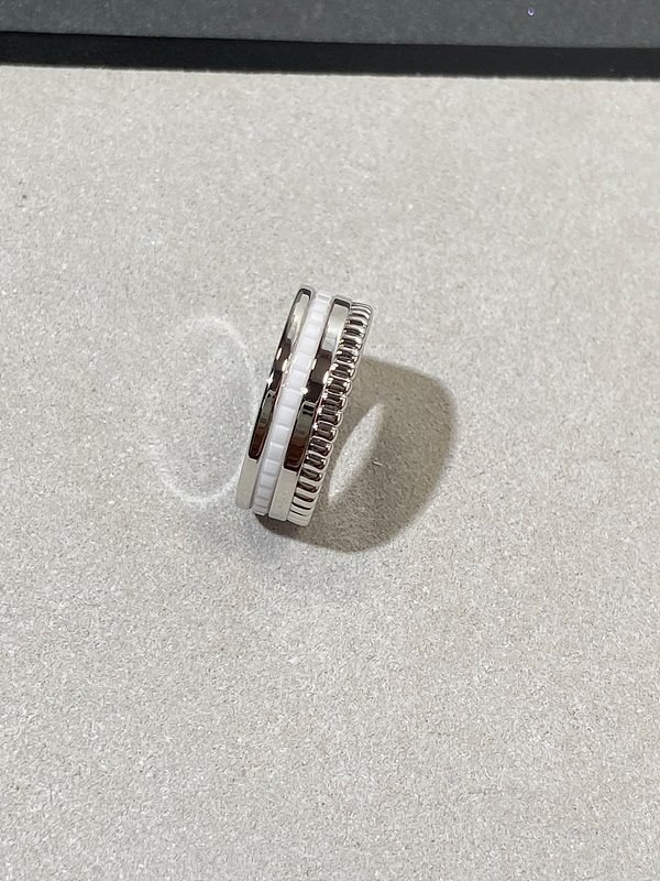 부쉐론 콰트로 더블 화이트 에디션 스몰링 [매장가 628만원대]