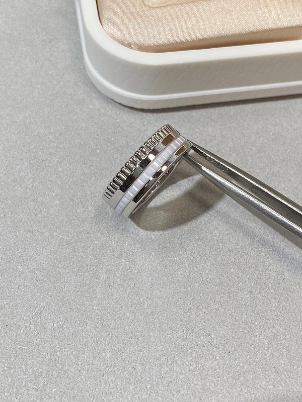 부쉐론 콰트로 더블 화이트 에디션 스몰링 [매장가 628만원대]